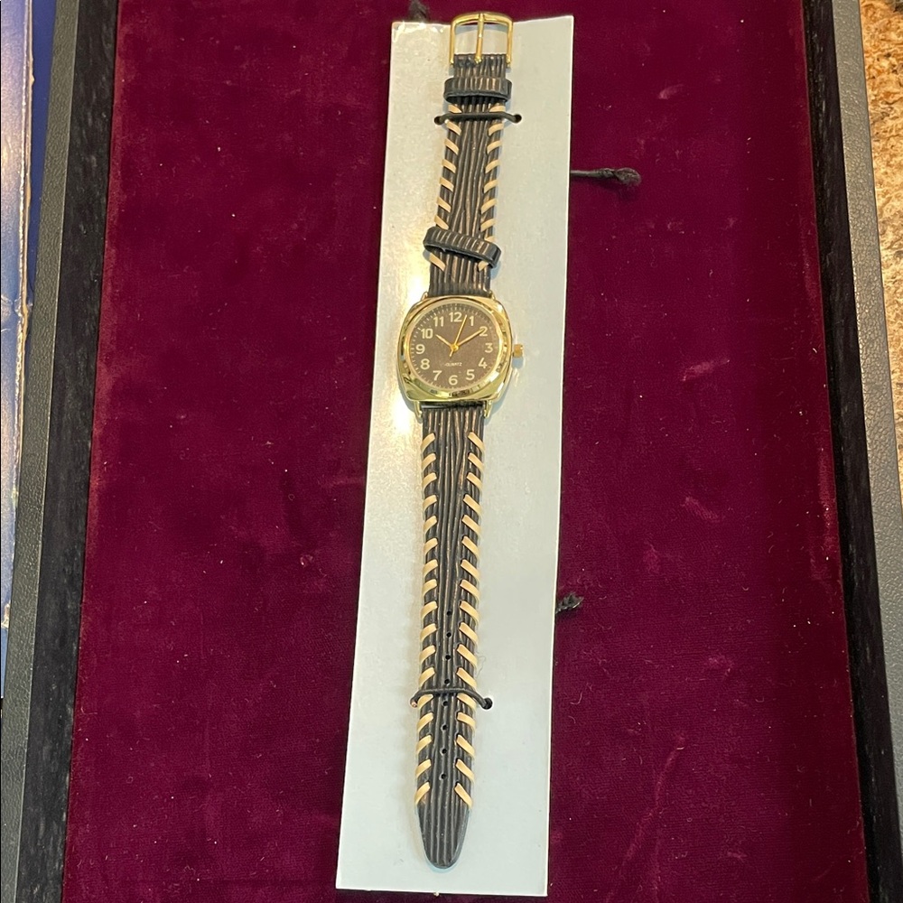 Avon vintage Y2K Elegant Black and Gold‎ Watch